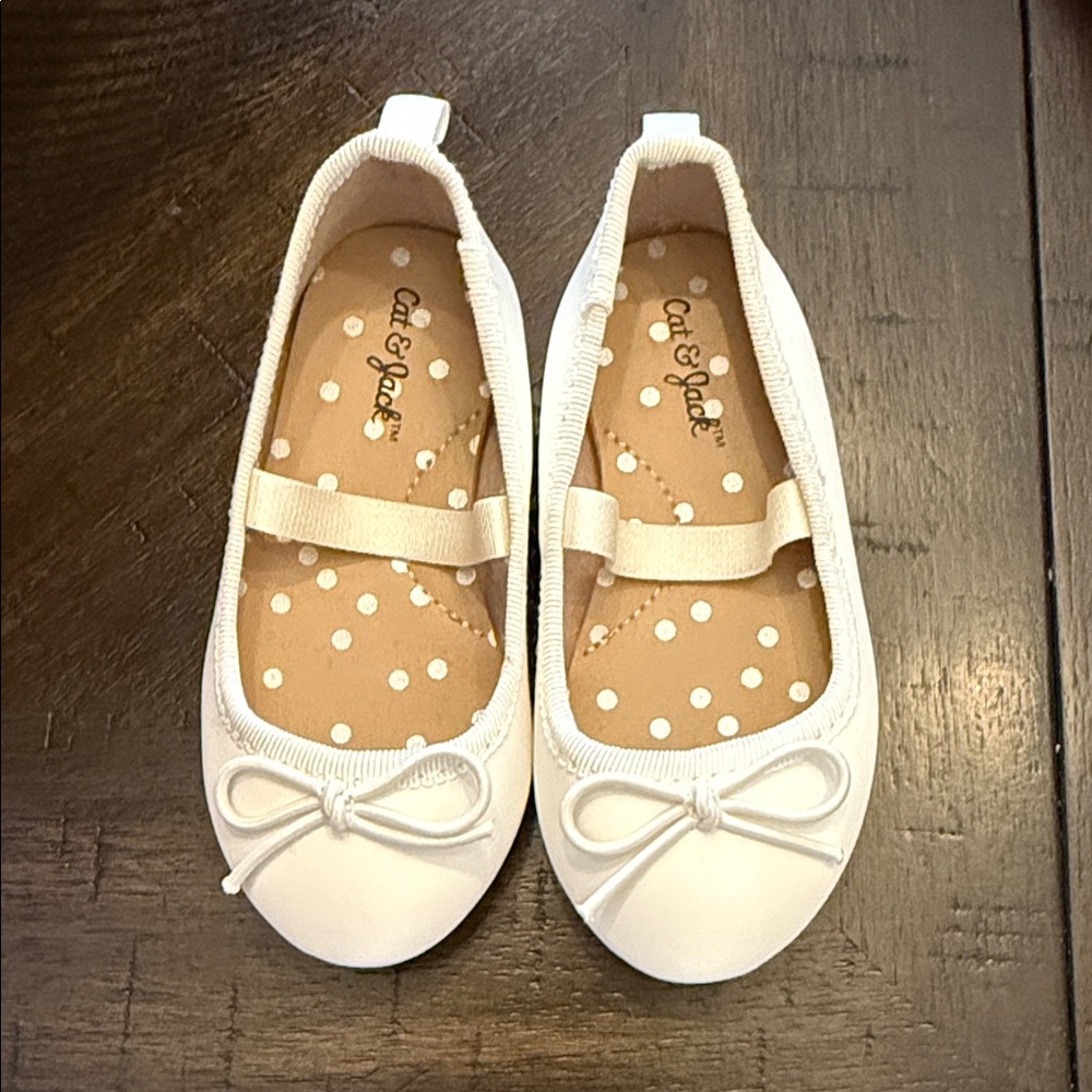 Cat & Jack NWOT White Toddler Ballet Flats - 5C